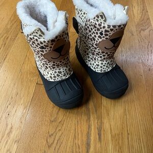 Cat & Jack Size 9 Toddler snow boots